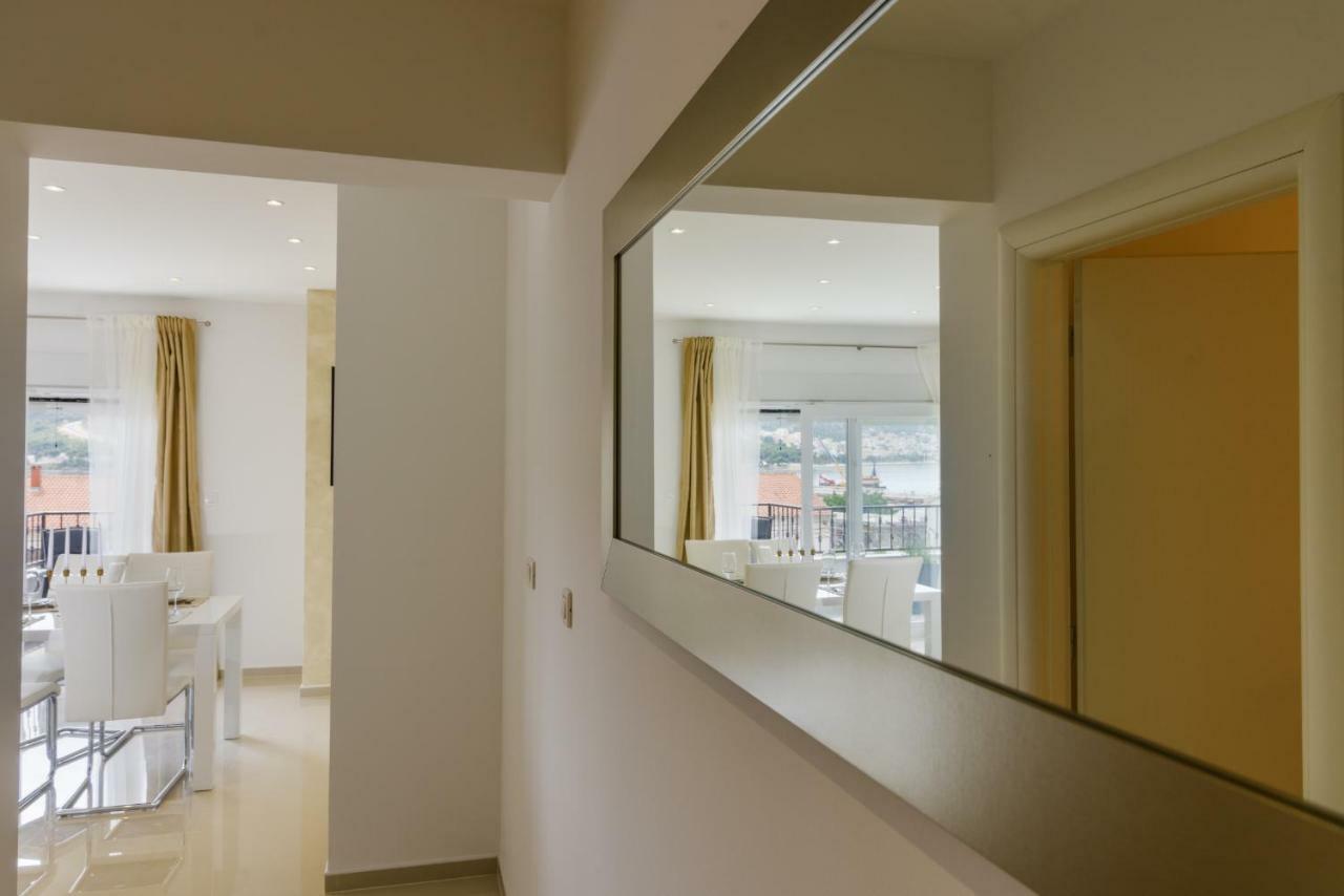 Villa Apartments Aa 1 Trogir Exterior photo